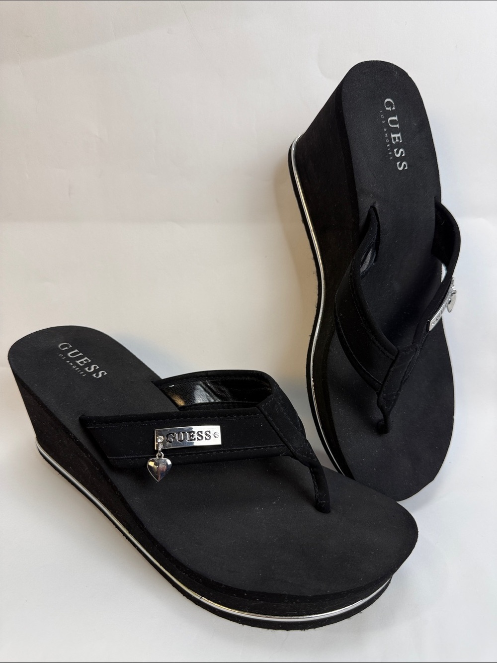 GUESS Black Wedge Flip Flop Sandals with Heart Charm Women’s 10